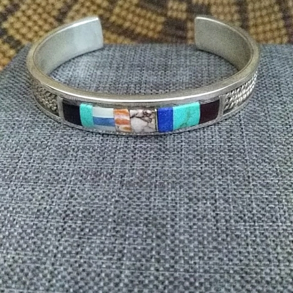 Beautiful Native American Santo Domingo Bracelet - Picture 1 of 7
